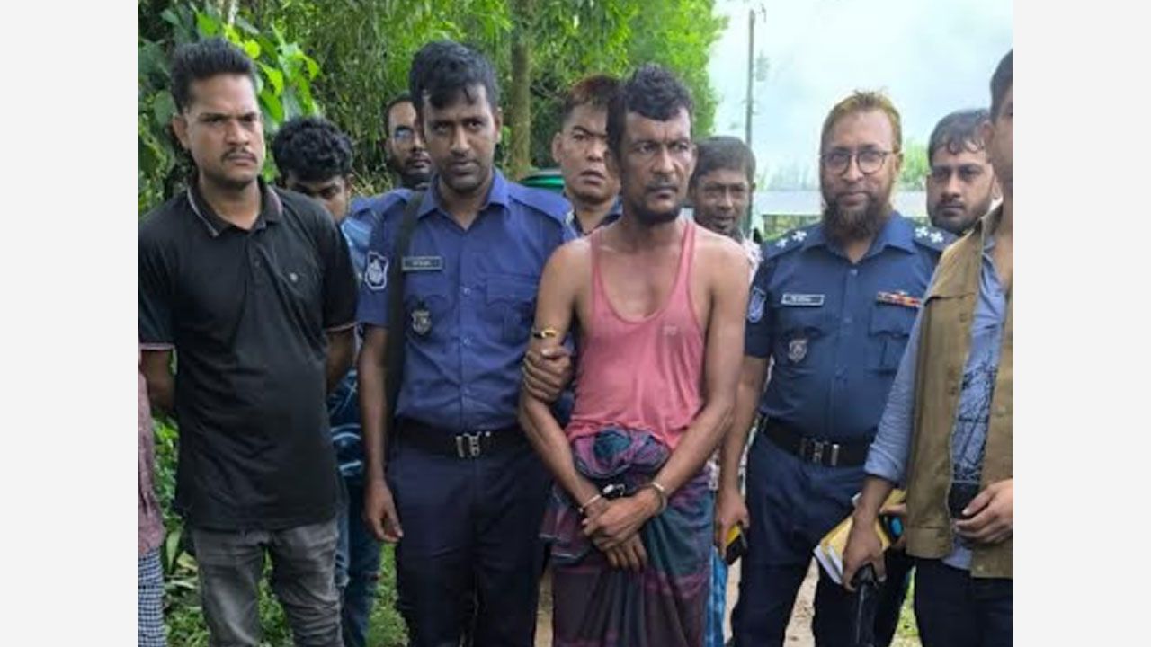 পুলিশের শটগান ও ওয়াকিটকি কেড়ে নিয়ে পালালেন আসামি